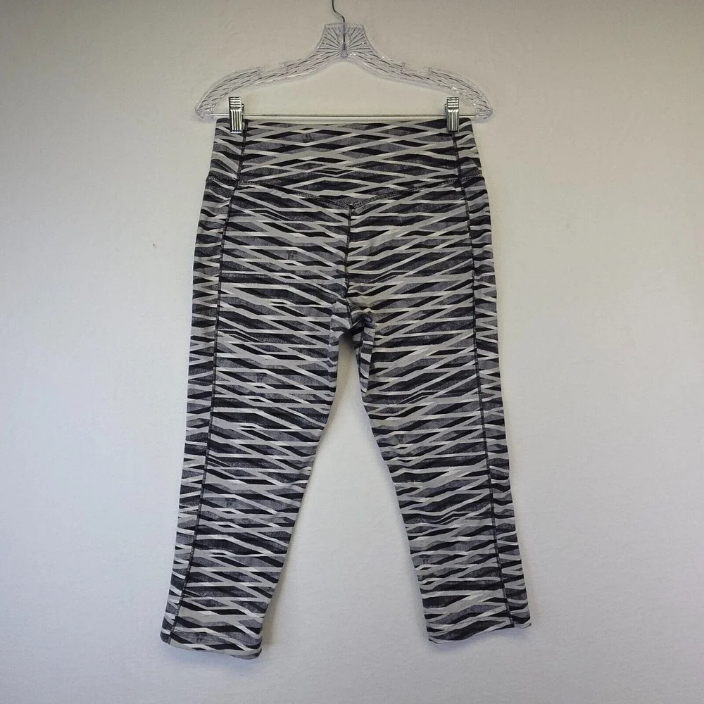 Nike Leggings Womens L Gray Skinny Mid Rise Capri Stretch Running Athleisure Gym